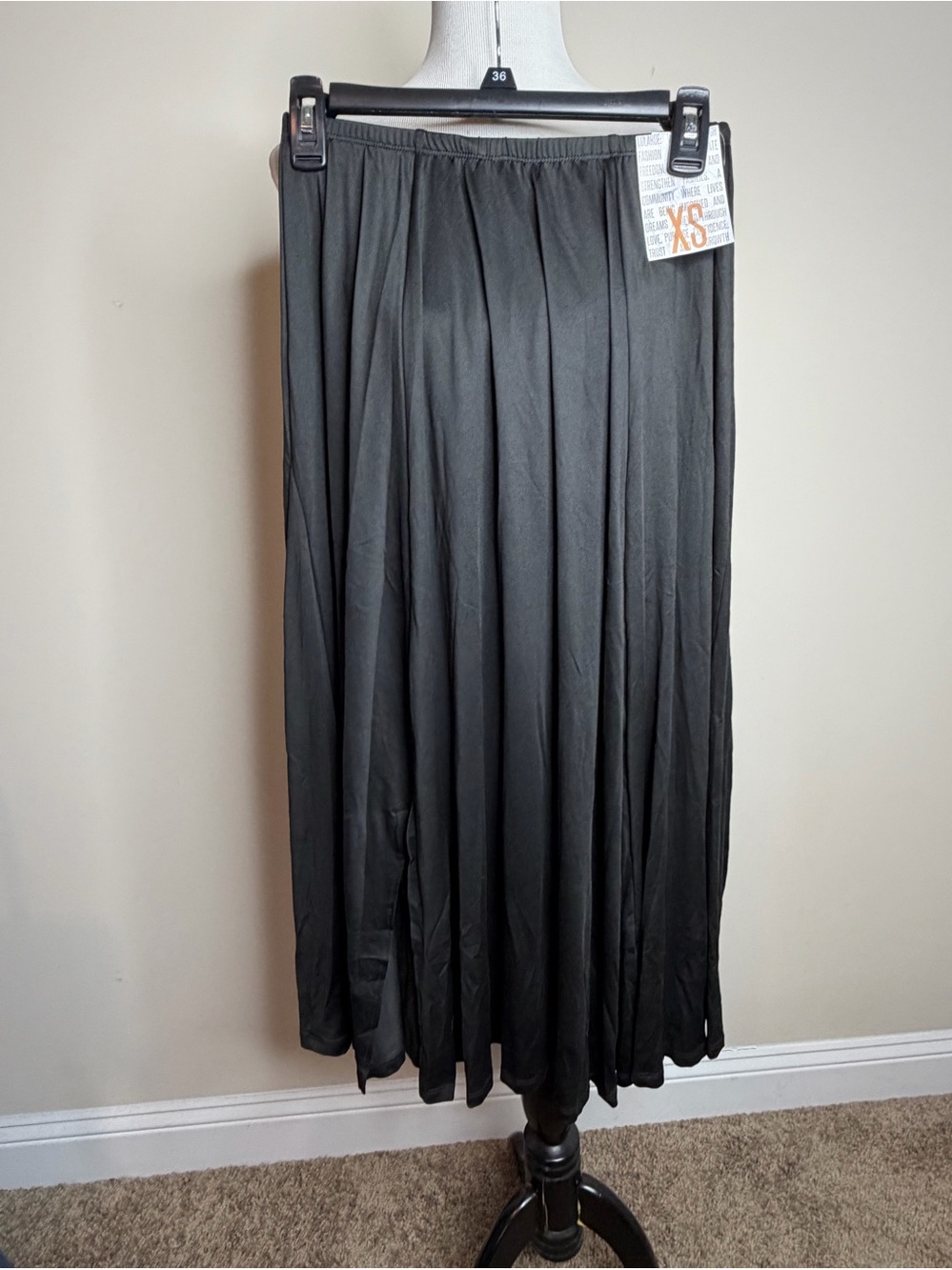 LuLaRoe XS Black Flowy Skirt